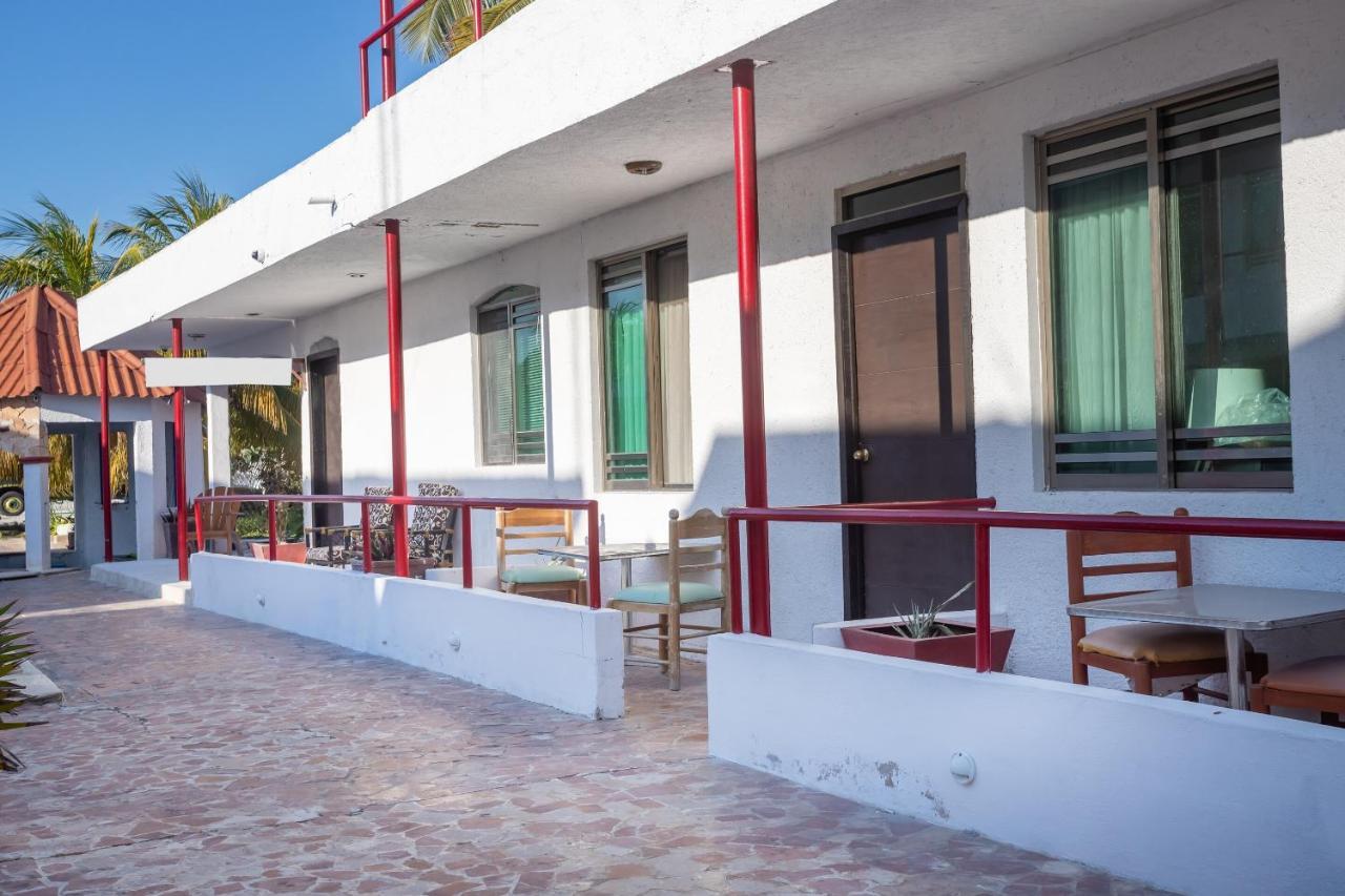 Pelican Inn At Las Dunas Chelem Bagian luar foto