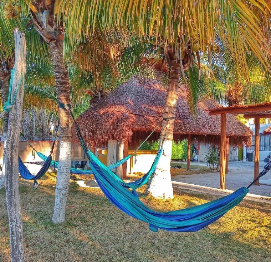Pelican Inn At Las Dunas Chelem Bagian luar foto