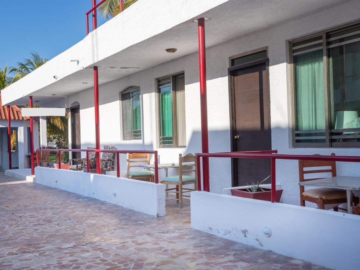 Pelican Inn At Las Dunas Chelem Bagian luar foto